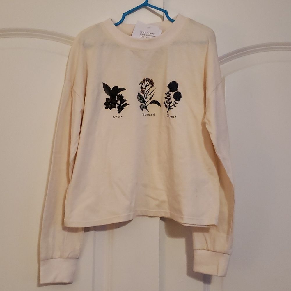 Love, Fire Stucco Flower Graphic Long Sleeve Top Size Small NWT